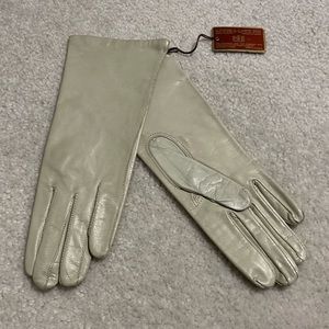 New- Beige leather gloves lined in silk. Women’s. Size 6.5